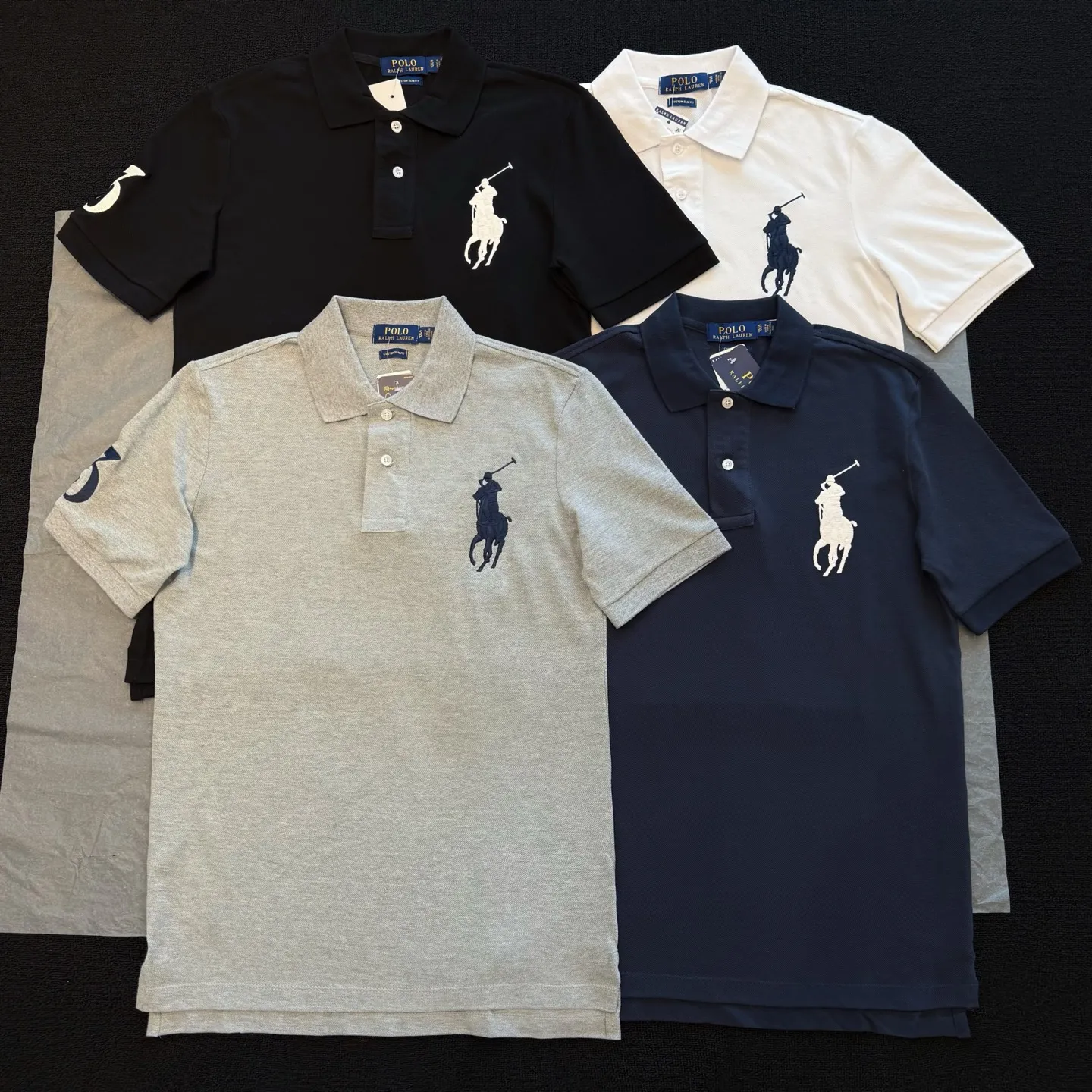 P160 Style number: RL04 (four colors) Ralph Lauren/Ralph Lauren basic Malaysian embroidery logo Big Pony Polo shirt T-shirt short-sleeved original fabric 100% piqué cotton, imported embroidery logo on the chest, "3" patch logo on the cuffs, custom threaded collar, Malaysian embroidery, the highest version, suitable for business and leisure daily use! 🌘Two-button placket, laser logo pearlescent resin buttons, cuffs and hem using double-thread sewing technology, different currency versions, full set of original three-label accessories!   Size chart: S M L XL XXL Color #Navy Black Gray White